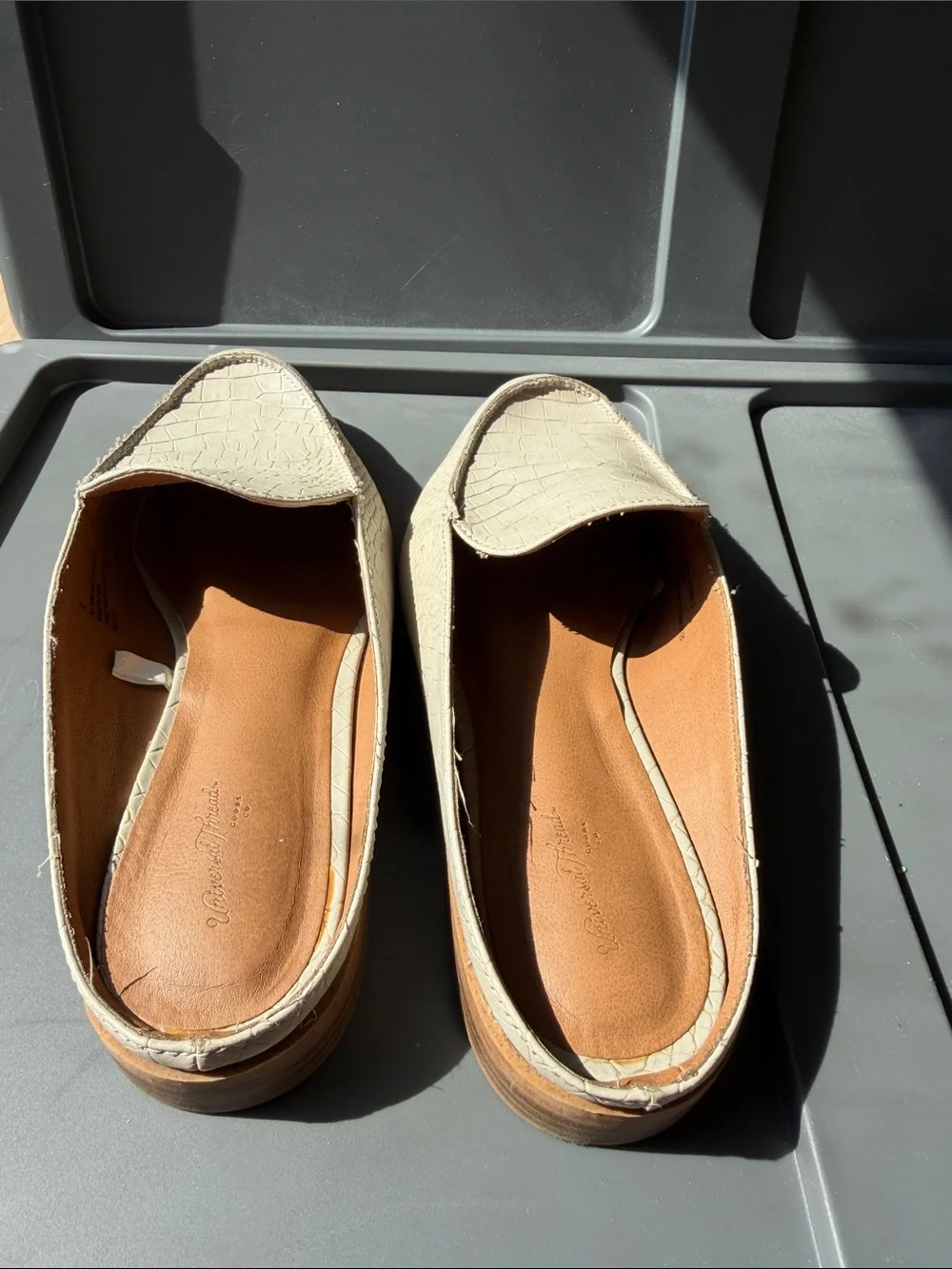 Universal Thread slip flats